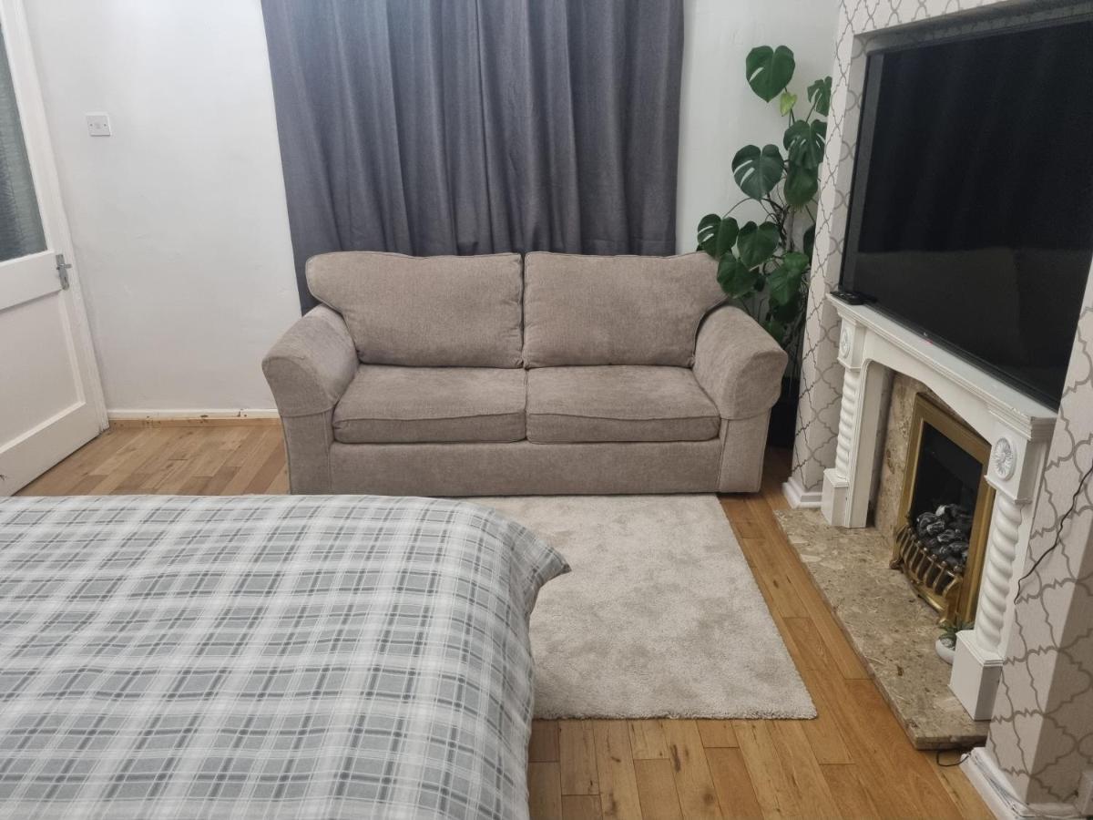 Private Double Room In Cardiff Exterior photo