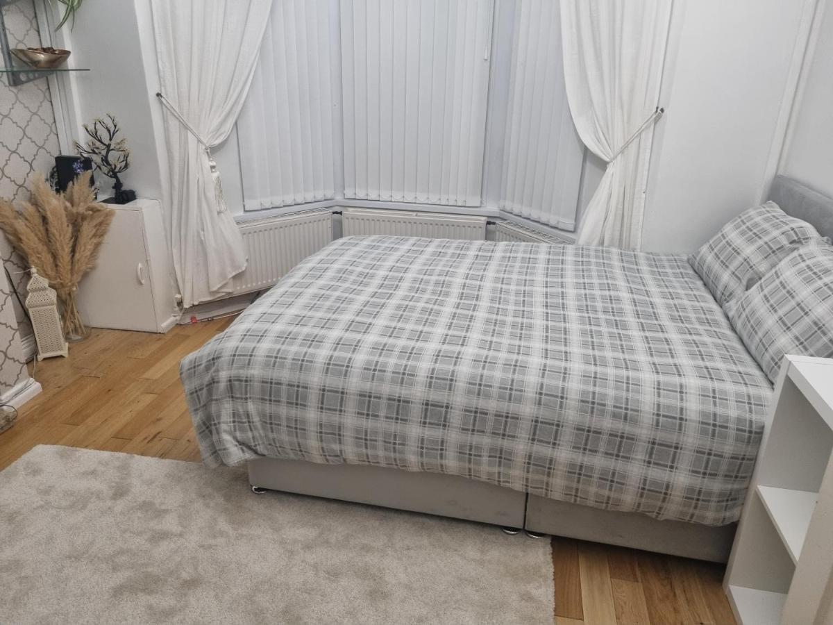 Private Double Room In Cardiff Exterior photo