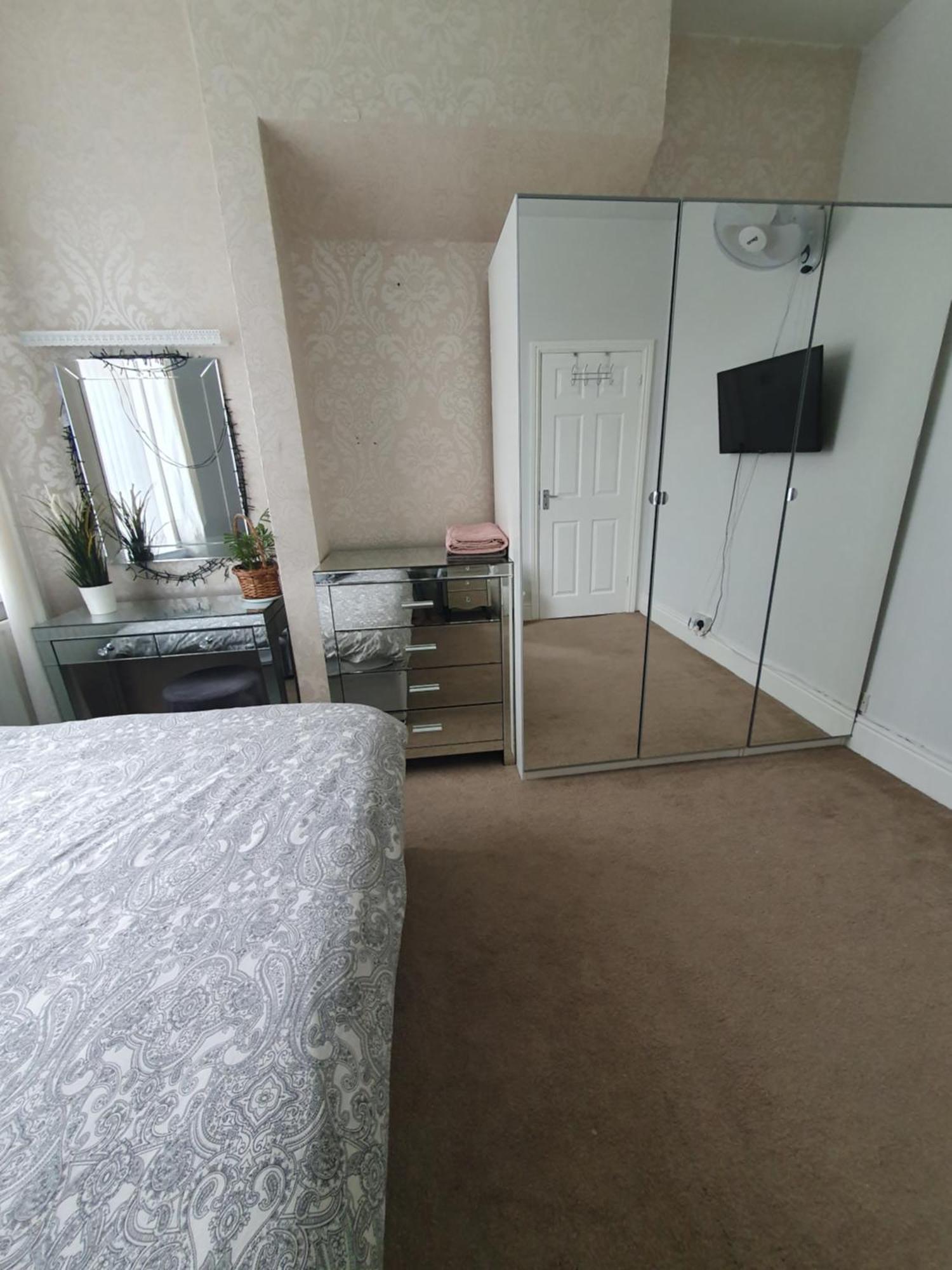 Private Double Room In Cardiff Exterior photo