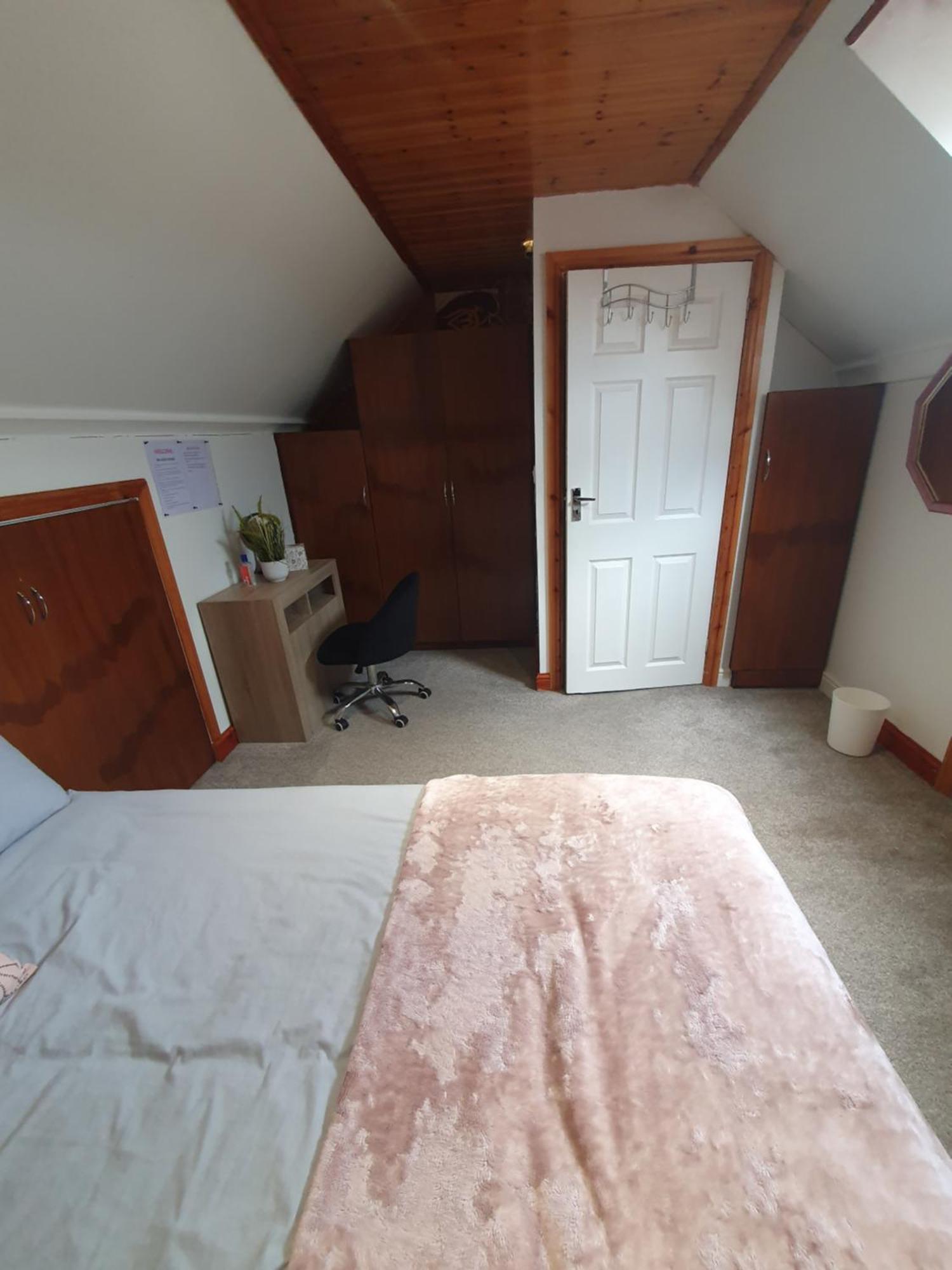 Private Double Room In Cardiff Exterior photo