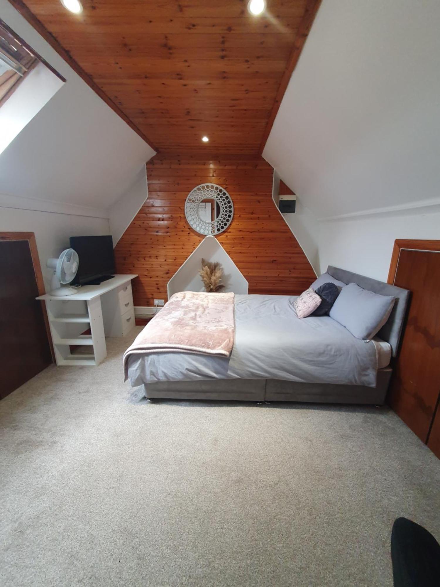 Private Double Room In Cardiff Exterior photo